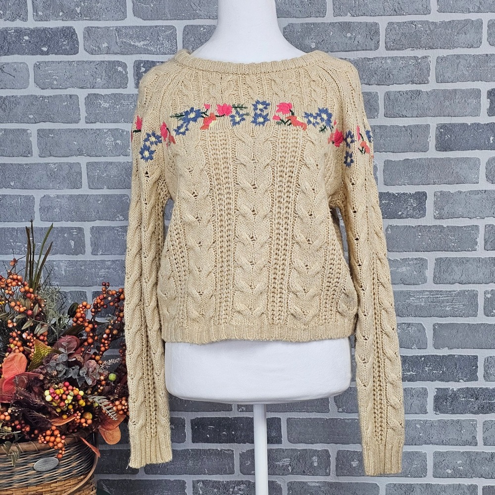 American Eagleβ Sweater M Beige Cable Knit Floral Embroidered Cottagecore